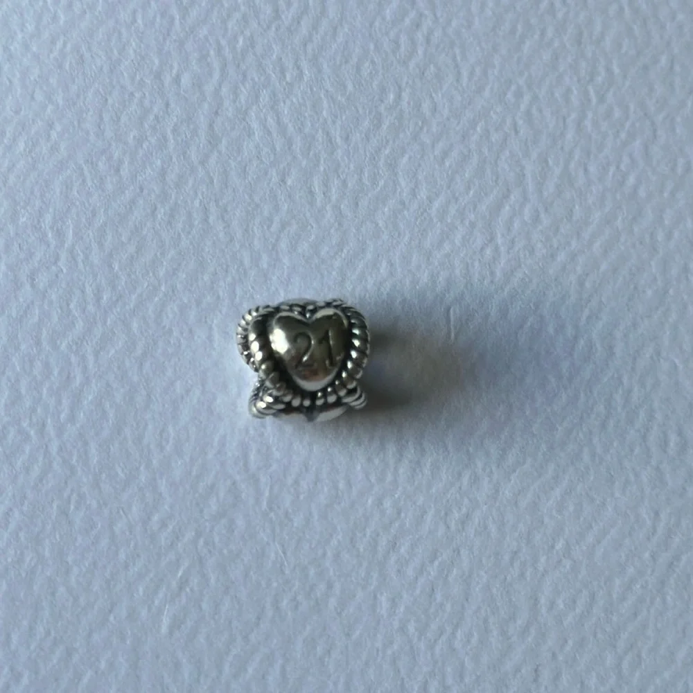 Pandora 21 charm​​